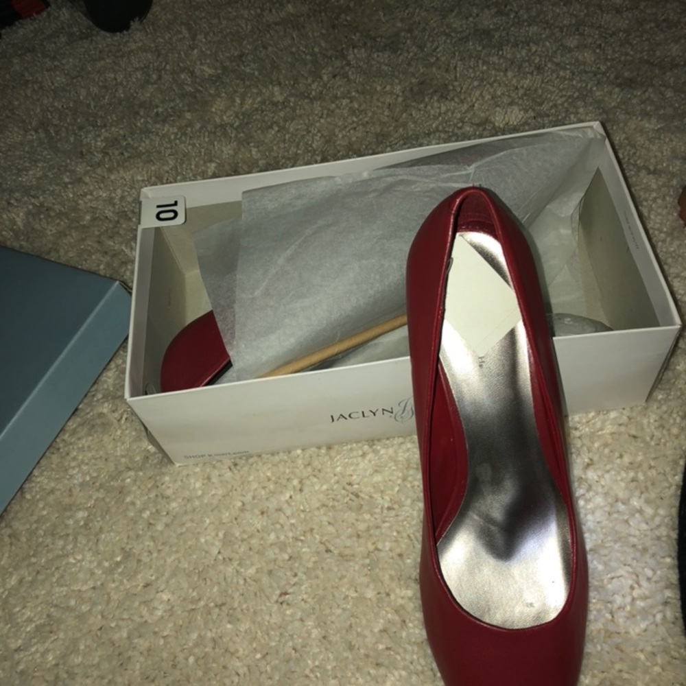 Red heels - Picture 3 of 4